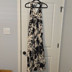 The Limited Black and Ivory Floral Maxi Dress. Size XS GUC Lined